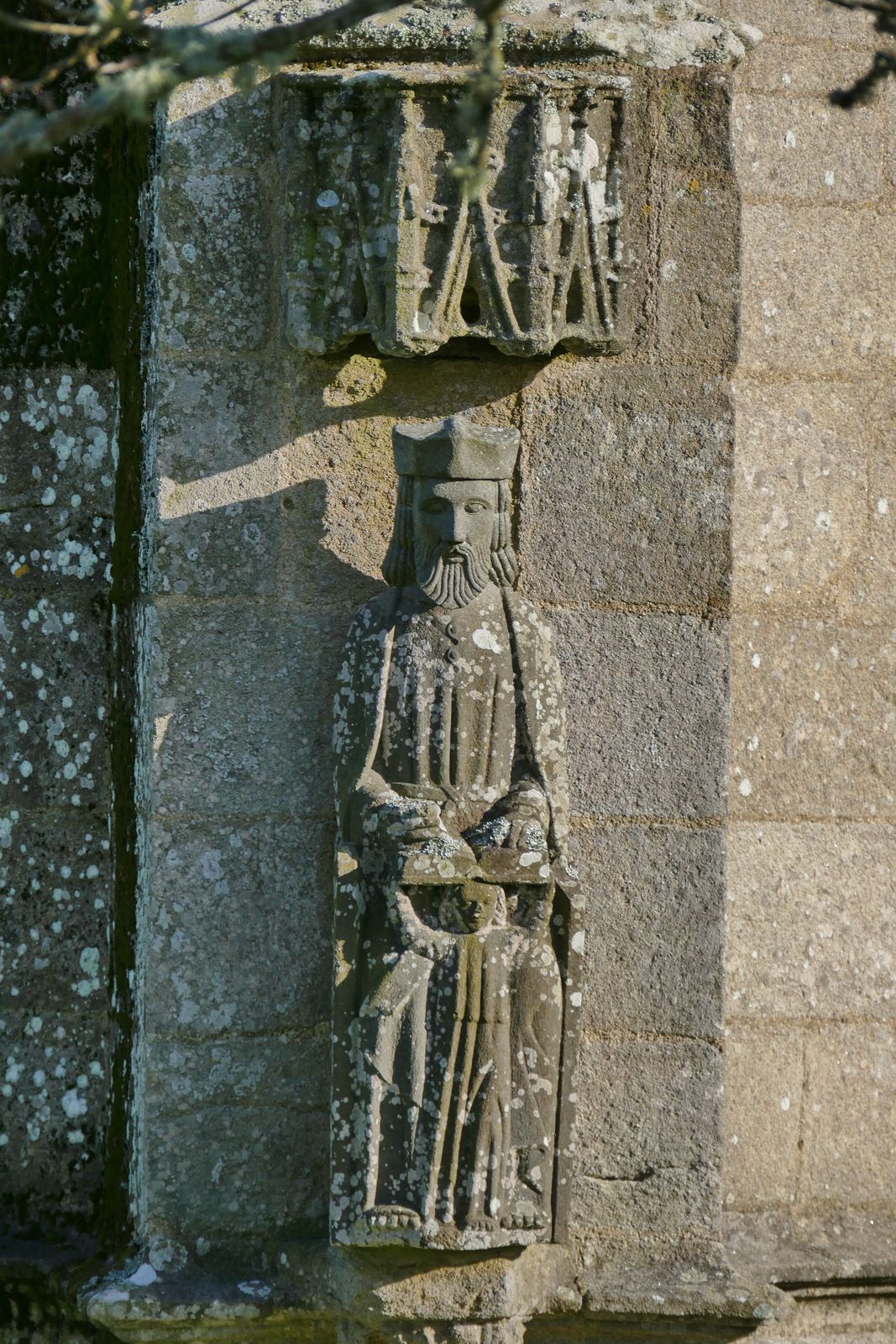 Saint Matthieu (kersanton, Maître de Plougastel, début XVIIe),  chapelle Saint-Tugen en Primelin. Photographie lavieb-aile mars 2020.