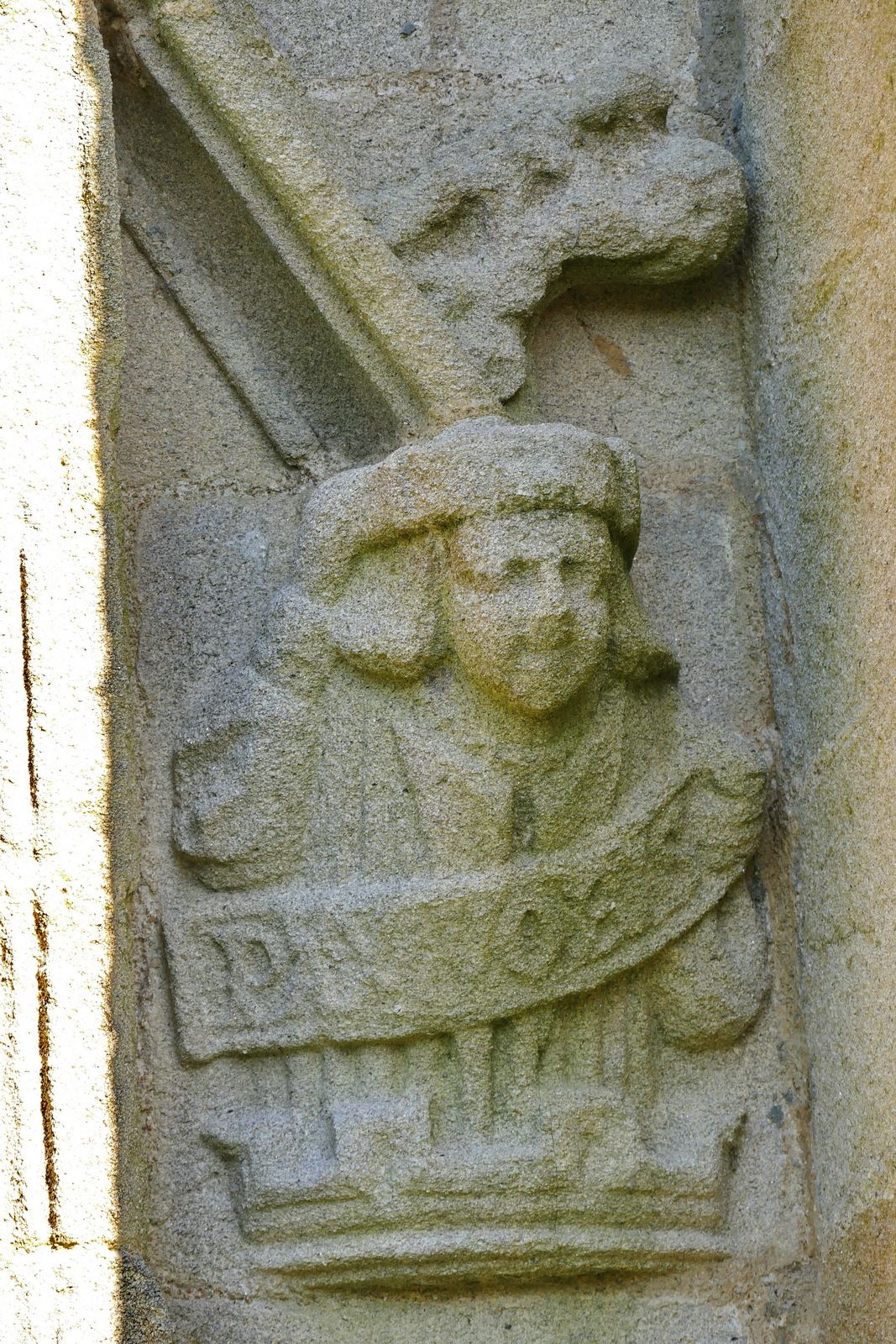 Porche ouest de la  chapelle Saint-Tugen en Primelin. Photographie lavieb-aile mars 2020.