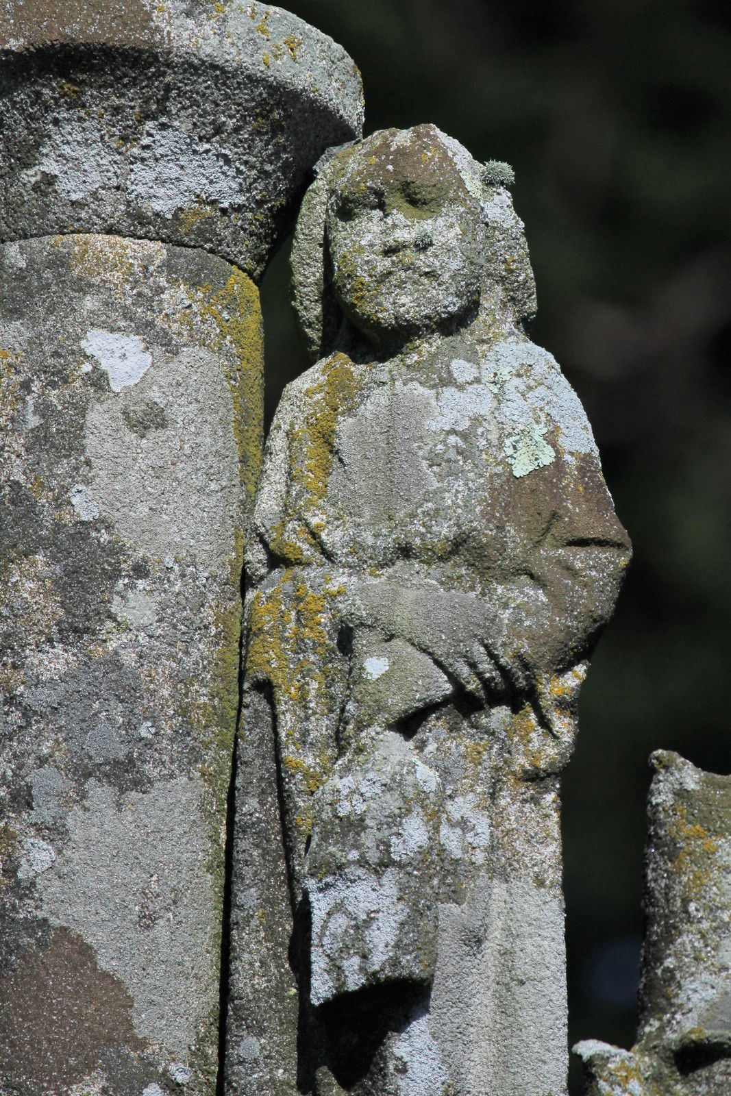 Calvaire (granite, vers 1500) de l'église de Motreff. Photographie lavieb-aile juillet 2020.