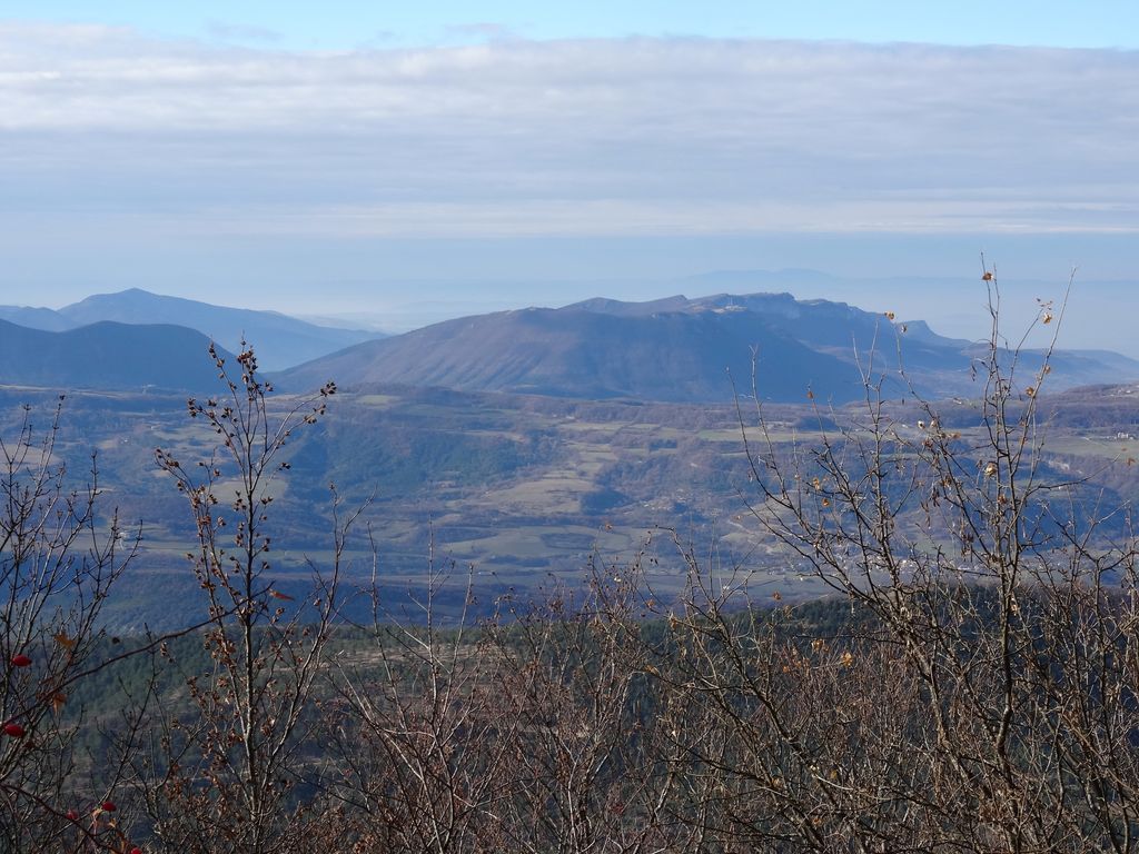 Enormément de vent à cet endroit, on doit s'arrêter derrière des rochers pour s'habiller chaudement ! 