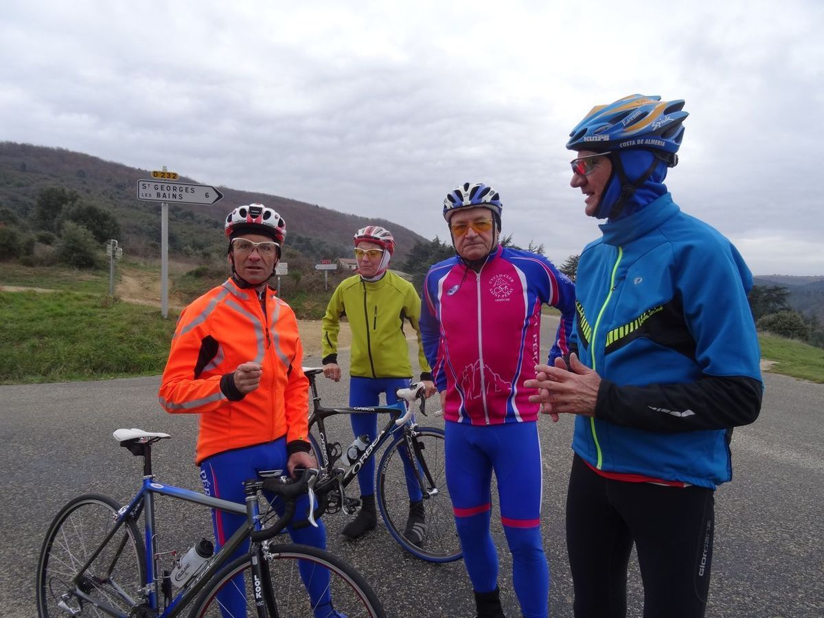 Toujours en bleu , pour les fêtes au Col de Rotisson, fin 2015 : les 100 fois de Maurice, les 100 fois de Philippe, l'anniversaire d'André 