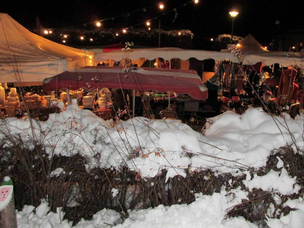 De l'ambiance pour le marché de Noël de la Baume d'Hostun ... à 250 m 'altitude ... 