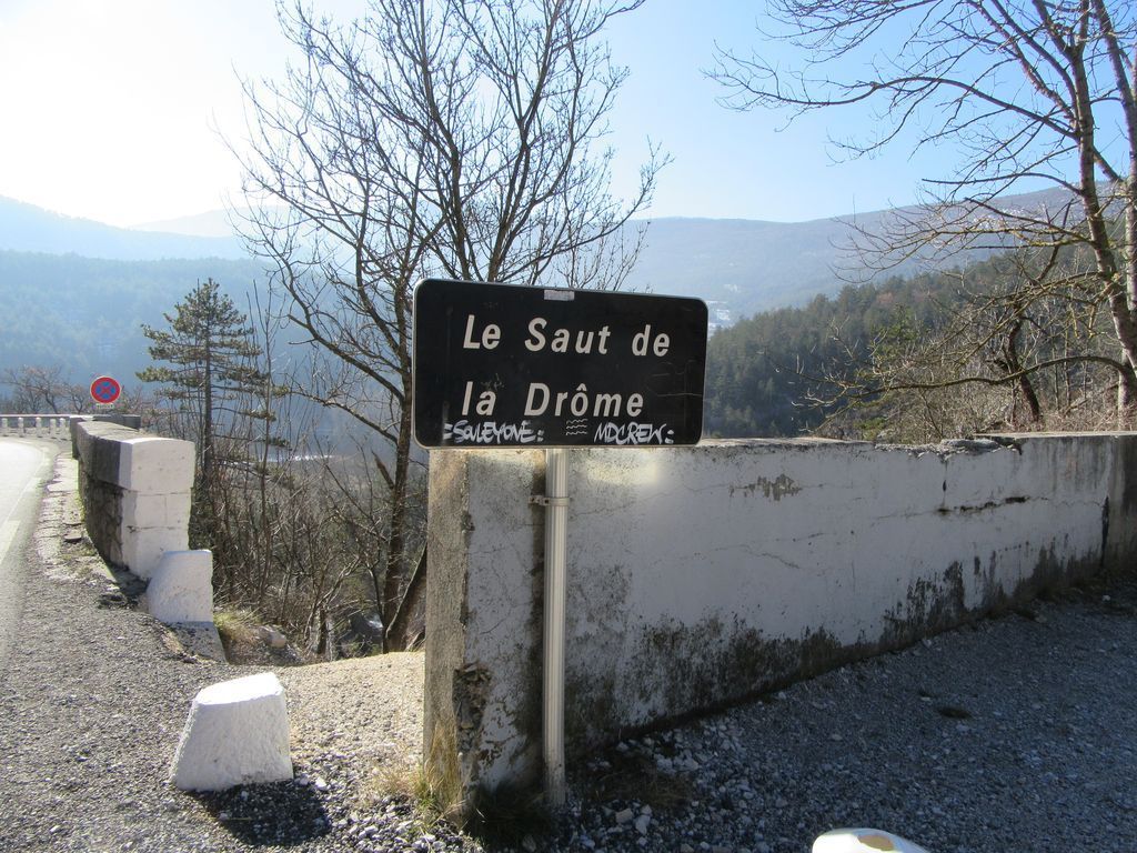 gros débit sous la route !!!