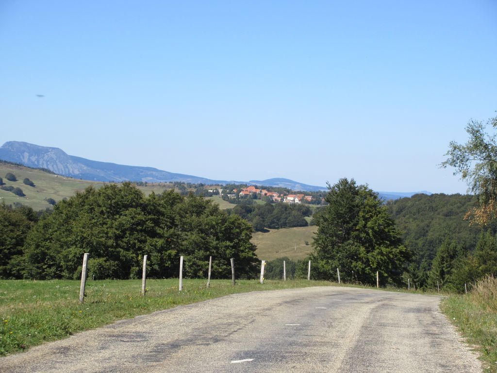 De la basse vallée de la Besorgues à Lachamp-Raphaël 