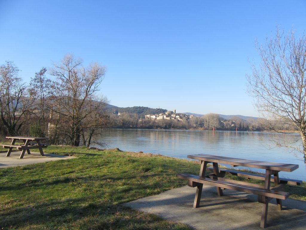 Montélimar Viviers (et la ville de Viviers en face ) 