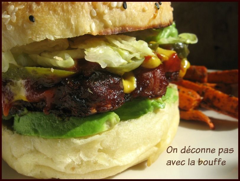 Burger au tempeh rôti à la sauce barbecue On déconne pas avec la bouffe
