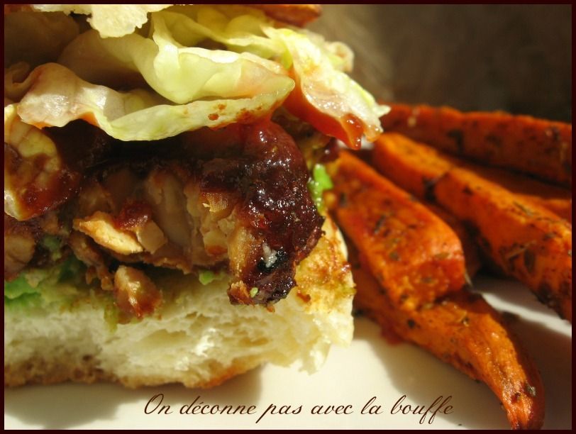 Burger au tempeh rôti à la sauce barbecue On déconne pas avec la bouffe