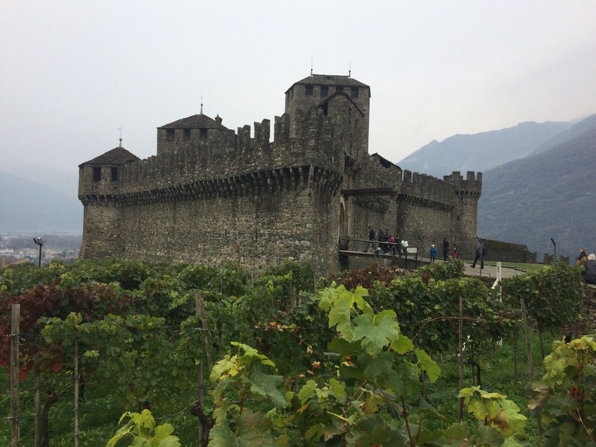 LES CHÂTEAUX DE BELLINZONE Club pour l'unesco de lausanne