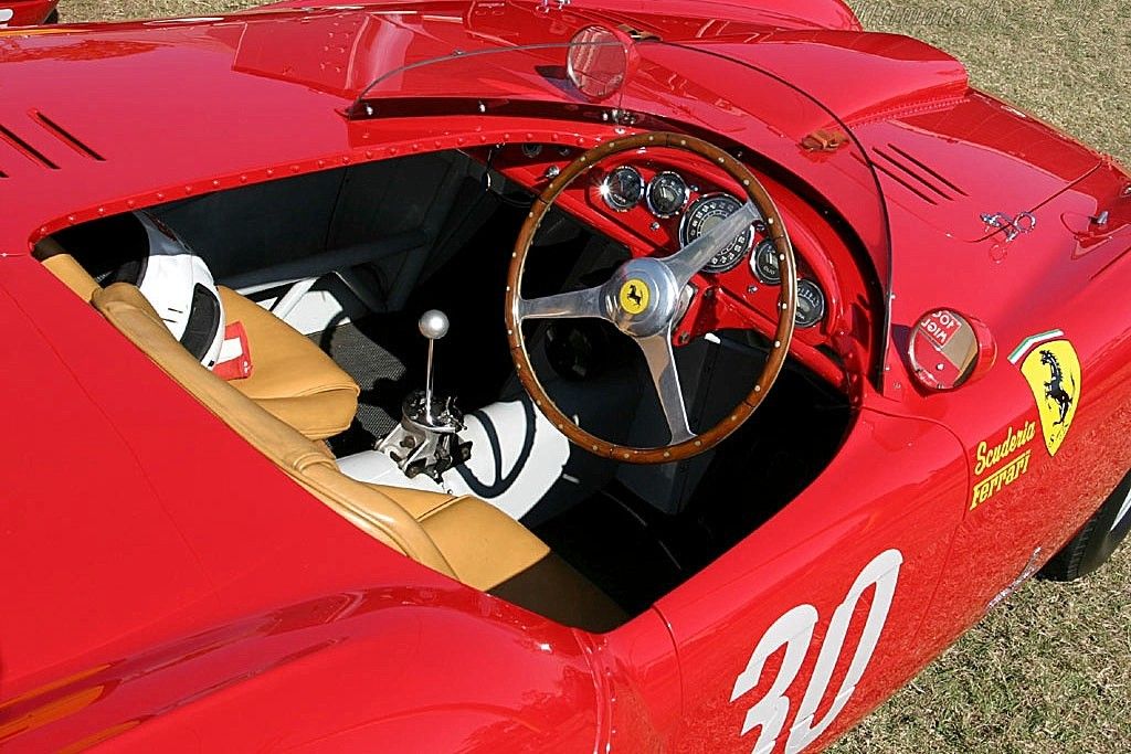VOITURES DE LEGENDE (575) : FERRARI 500 MONDIAL PININ FARINA SPYDER - 1954