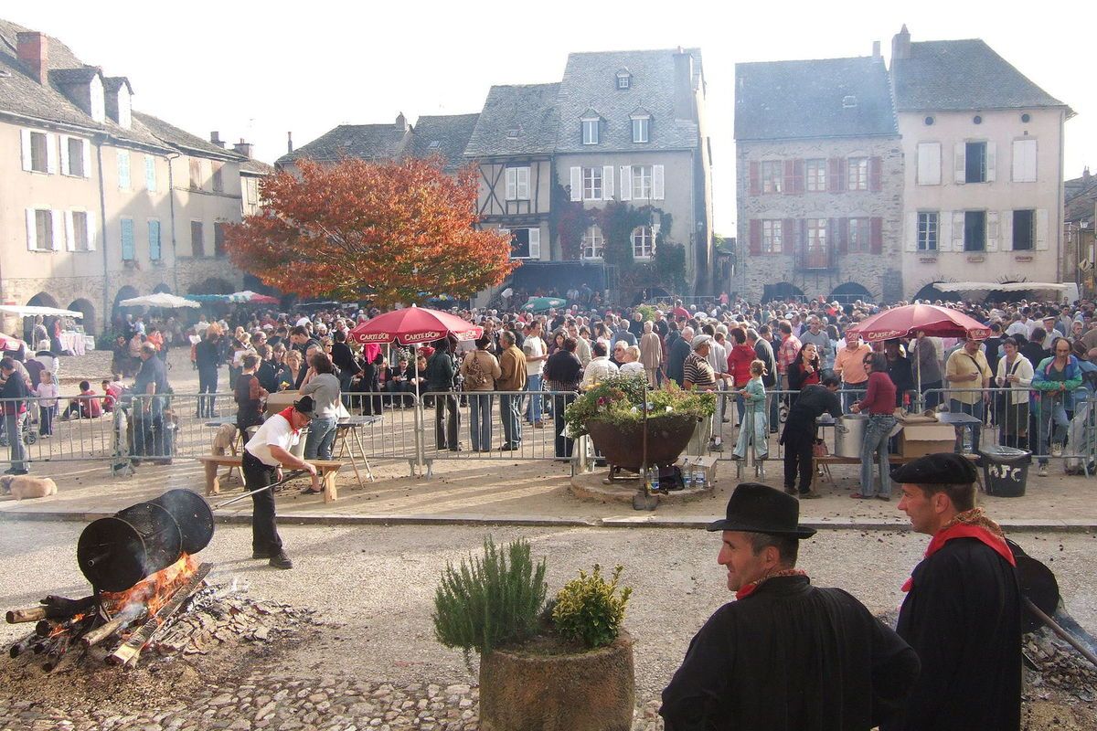 Fete De La Chataigne Sauveterre De Rouergue 2022 LES PLUS BEAUX VILLAGES DE FRANCE : SAUVETERRE-DE-ROUERGUE (AVEYRON) -  VICTOR ASSOCIATION