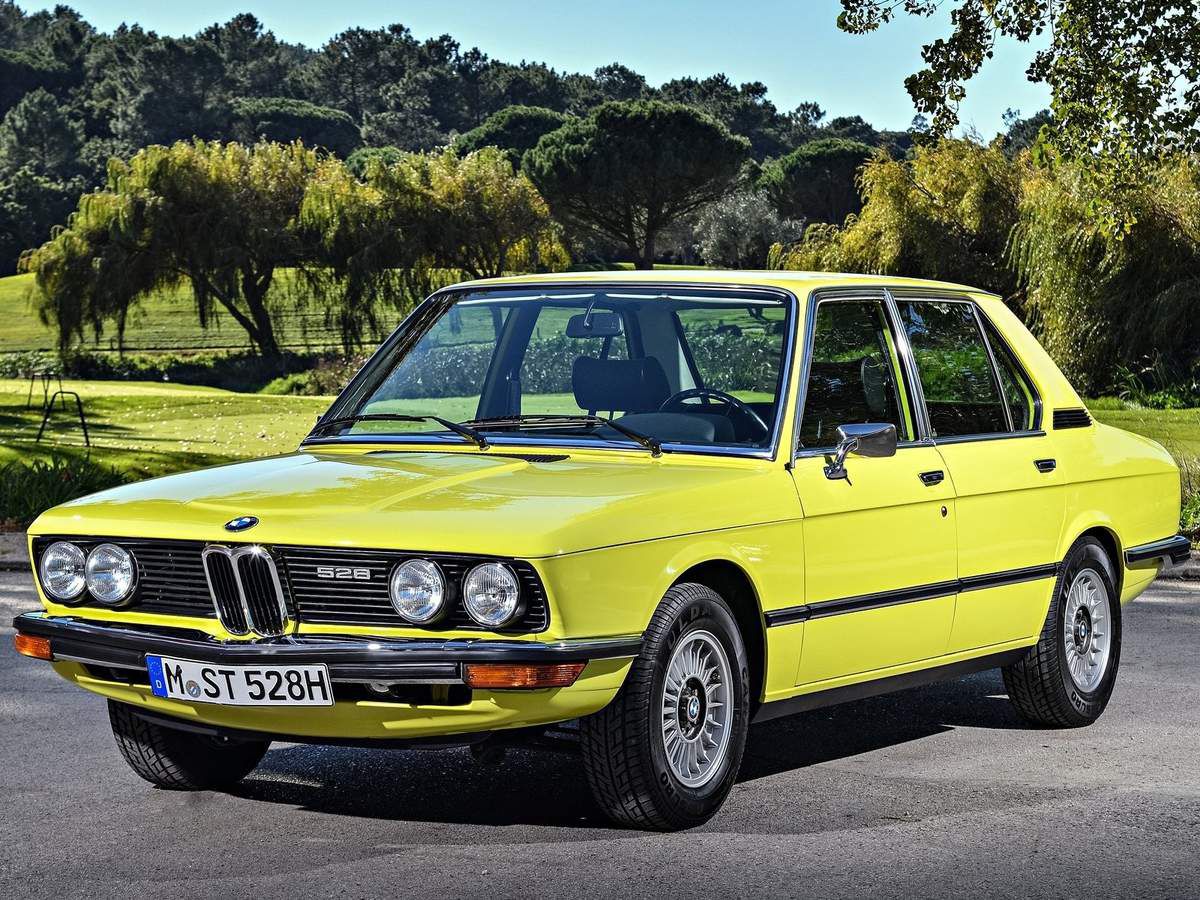 VOITURES DE LEGENDE (1054) : BMW  SERIE 5  E12 - 1975