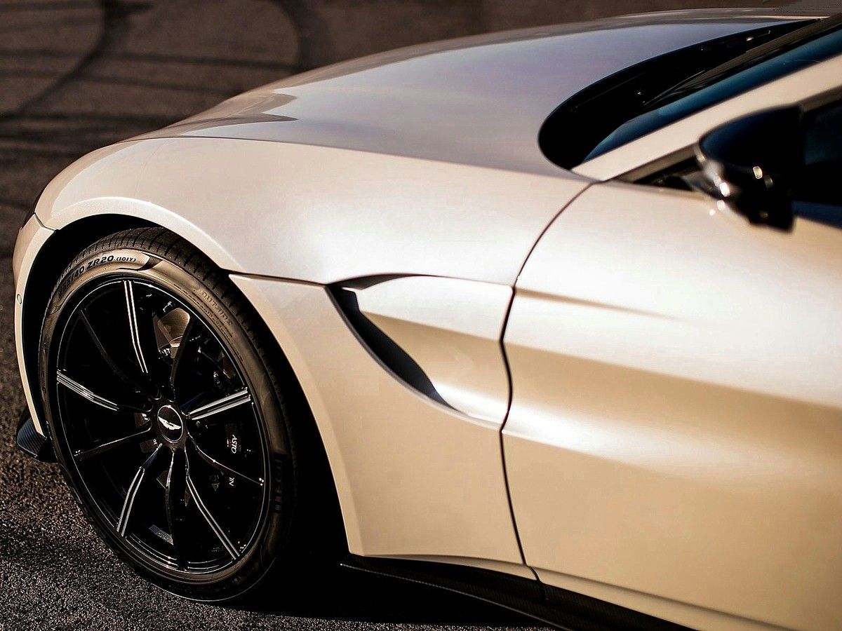 VOITURES DE LEGENDE (1065) : ASTON MARTIN VANTAGE - 2019