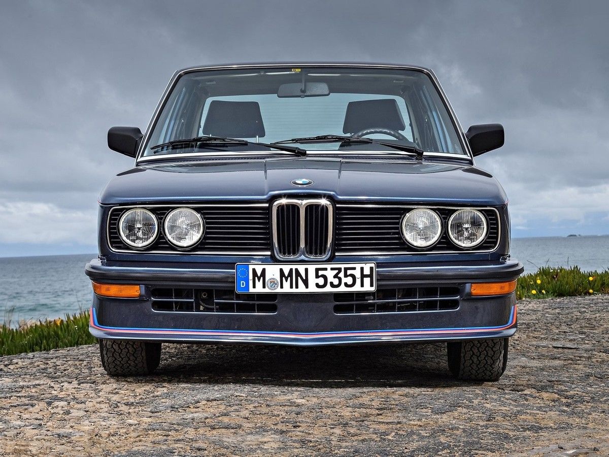 VOITURES DE LEGENDE (1080) : BMW SERIE 5 (E12) M 535i - 1980