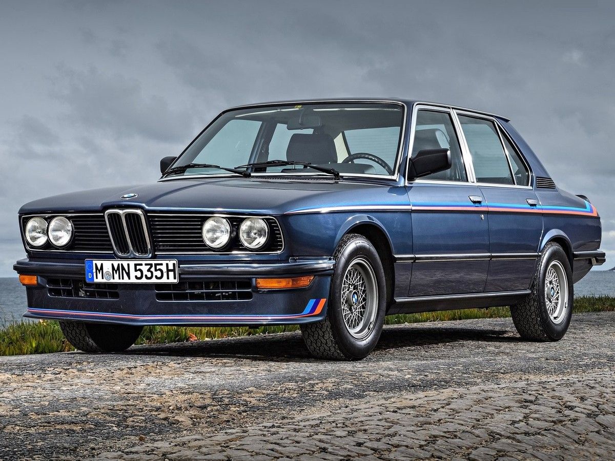 VOITURES DE LEGENDE (1080) : BMW SERIE 5 (E12) M 535i - 1980