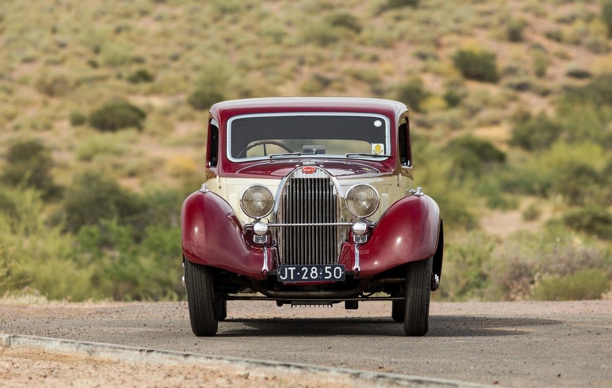 VOITURES DE LEGENDE (1098) : BUGATTI  TYPE 57  PILLARLESS GRABER SPORTS COUPE - 1937