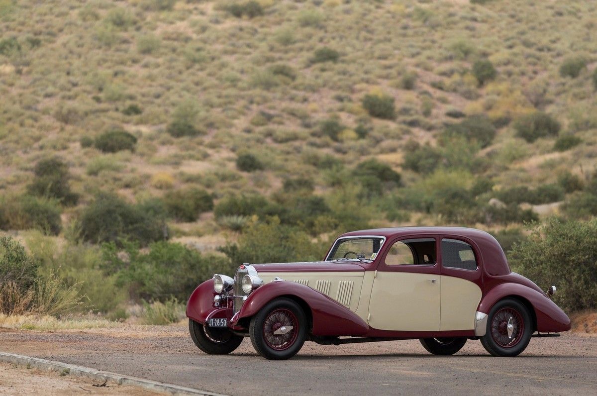 VOITURES DE LEGENDE (1098) : BUGATTI  TYPE 57  PILLARLESS GRABER SPORTS COUPE - 1937