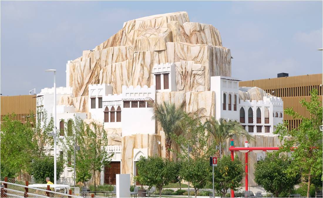 Admirer les architectures des Pavillons tous plus extraordinaires les uns que les autres... Le Sultanat d'Oman