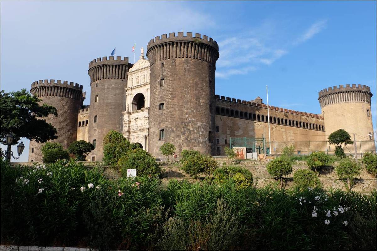 Le Castel Nuovo