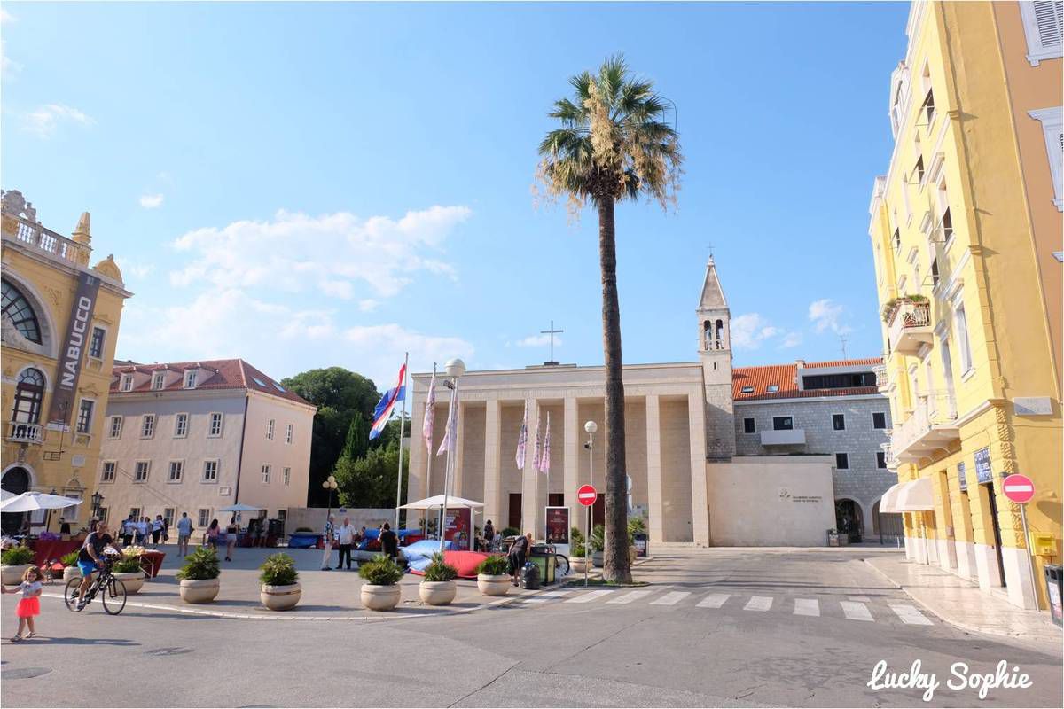 La place du théâtre de Split, à côté de laquelle part le bus pour la forteresse de Klis.