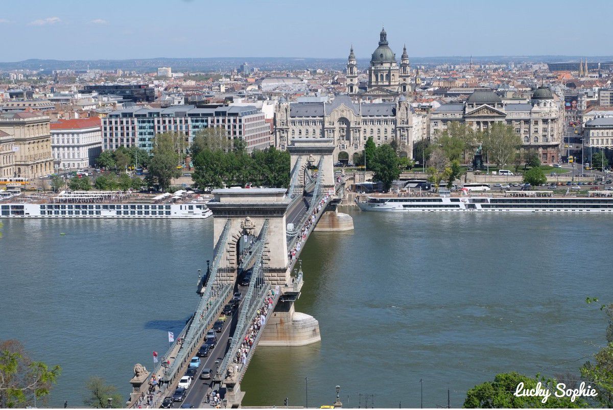 Le Pont des Chaînes vu depuis le Château de Budapest.