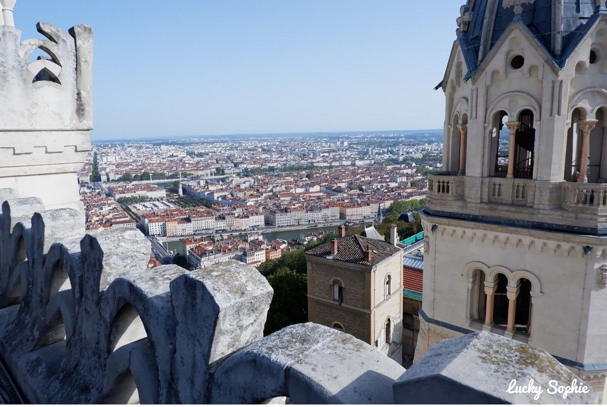 Visite insolite en famille sur les toits de Fourvière à Lyon Lucky Sophie blog famille voyage