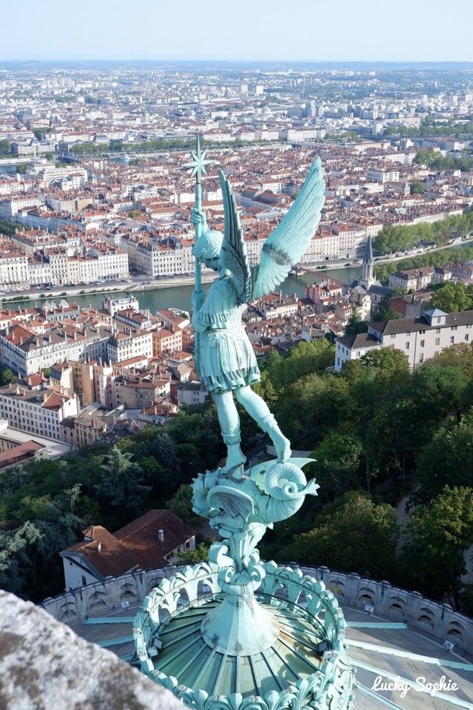 Visite insolite en famille sur les toits de Fourvière à Lyon Lucky Sophie blog famille voyage
