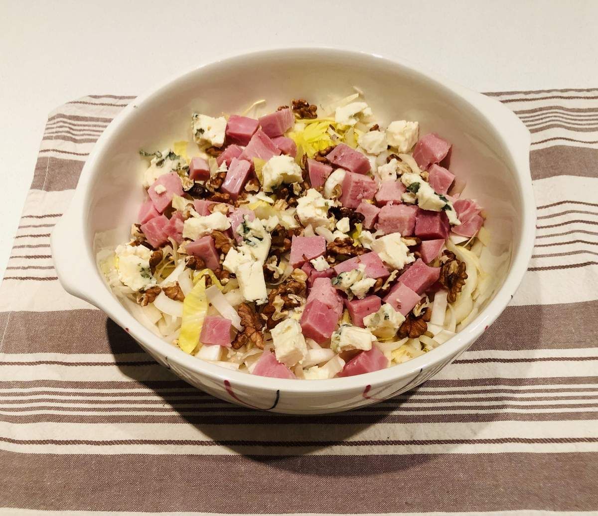 Salade endives, jambon, roquefort et noix - Nath' Chocolat