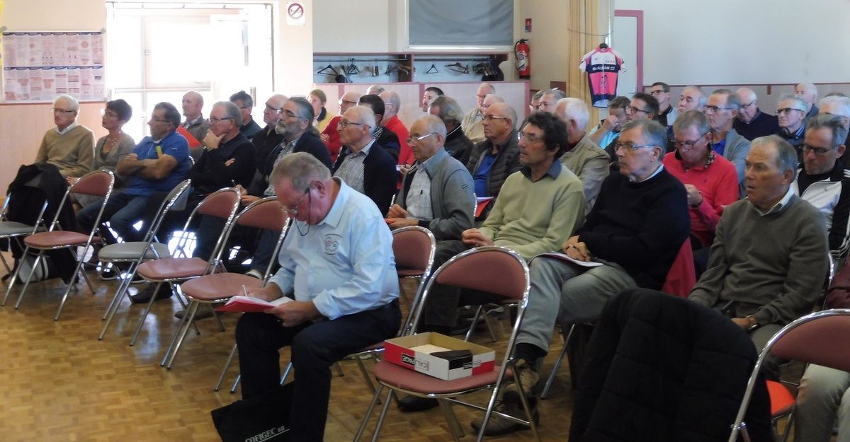 Une partie de l'assemblée à Saint-Alban. Photo de Marina Harzo.