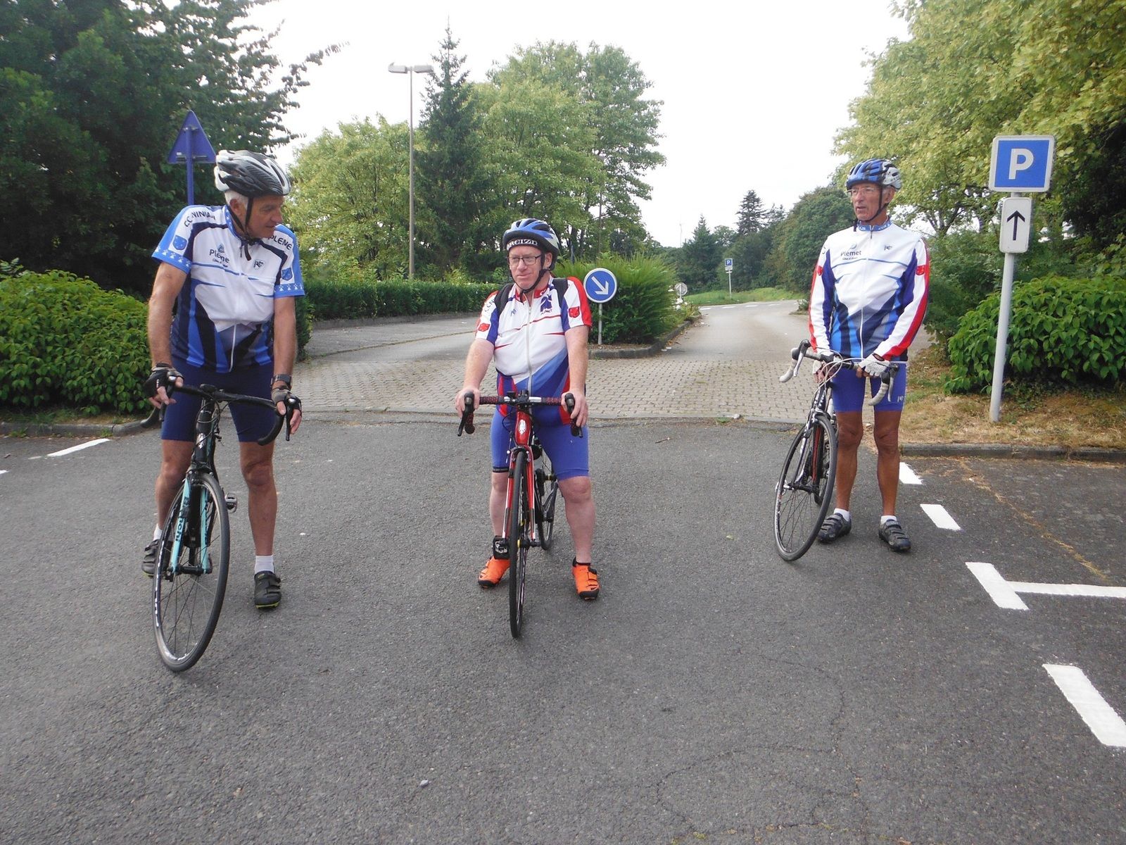 8h30, Daniel, Tintin, Ernest et devant, Annick.