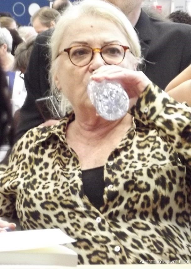 Josiane-Balasko-3-salon-du-livre-2019-audetourdunlivre.com