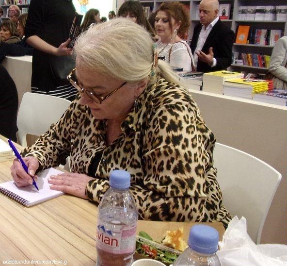 Josiane-Balasko-4-salon-du-livre-2019-audetourdunlivre.com
