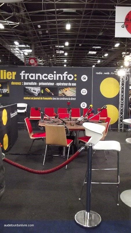 amélie-nothomb-portrait3-salon-du-livre-2019-audetourdunlivre.com