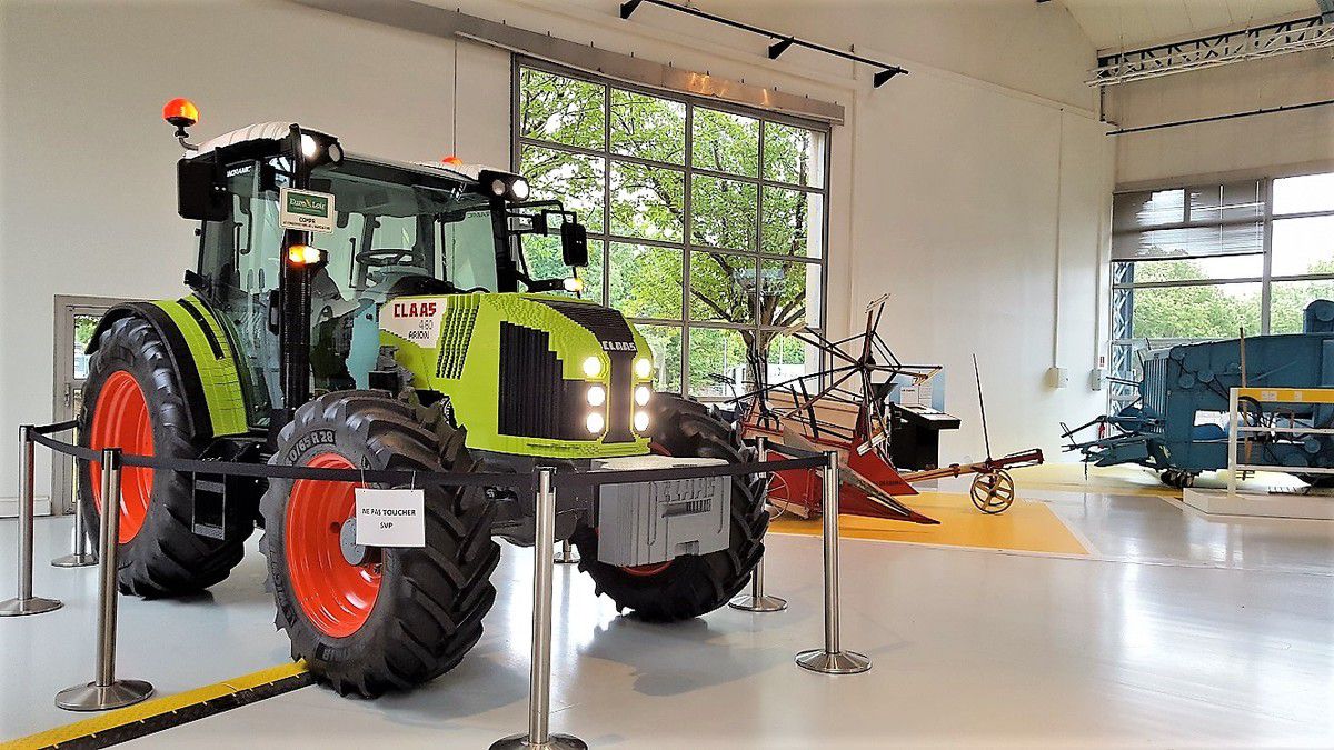 tractobrick le tracteur en lego du compa de chartres