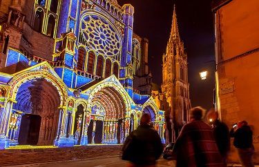 cathédrale de Chartres pendant Chartres en Lumières de nuit