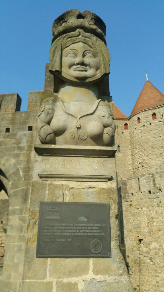 tourisme Carcassonne: visite guidée de la cité médiévale avec un guide conférencier 
