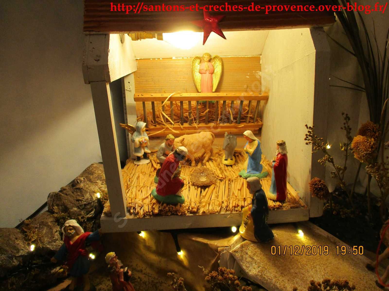 Nous finissons avec la Nativité composée de santons Devineau. Magnifique éclairage pour cette scène