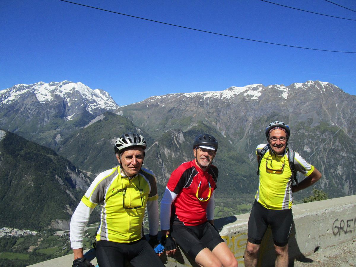 Alpes d'Huez (38) --  Randonneurs --  Vendredi 31 Mai 2019