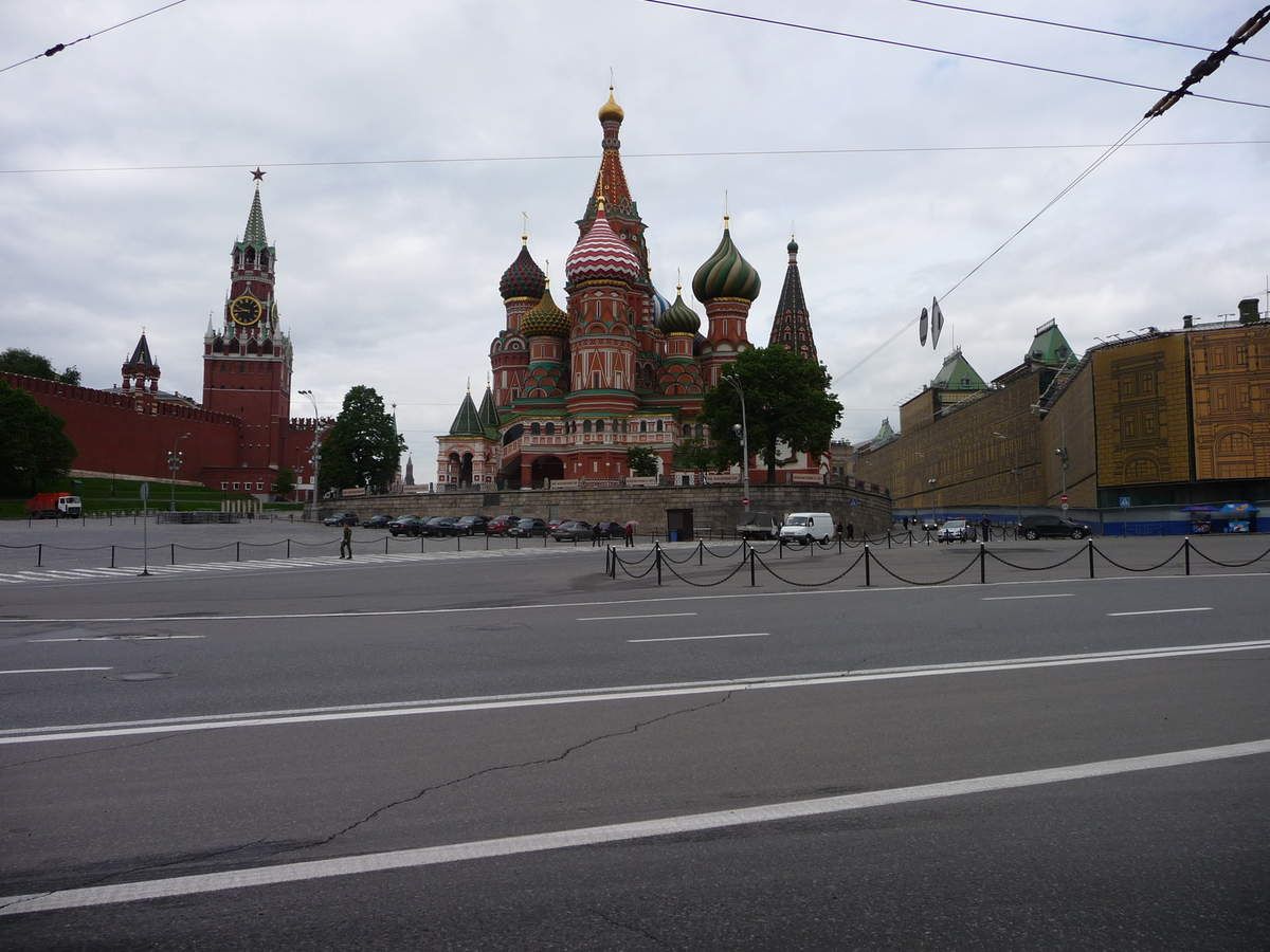 Place Rouge - Eglise Saint-Basile-le-Bienheureux