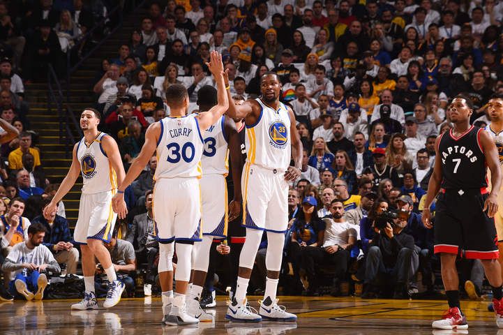 Les Warriors réagissent avec la manière face au Raptors