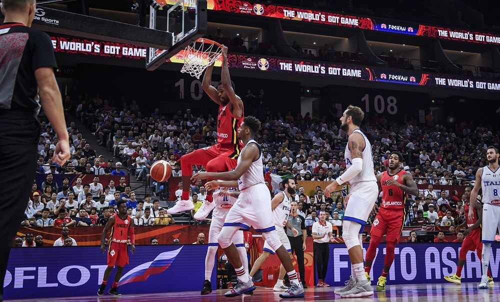 La Nazionale a validé son billet pour le second tour de la Coupe du monde en écrasant l'Angola (92-61) et jouera la première place de son groupe mercredi contre la Serbie. La Tunisie reste en vie après sa victoire sur l'Iran (79-67).