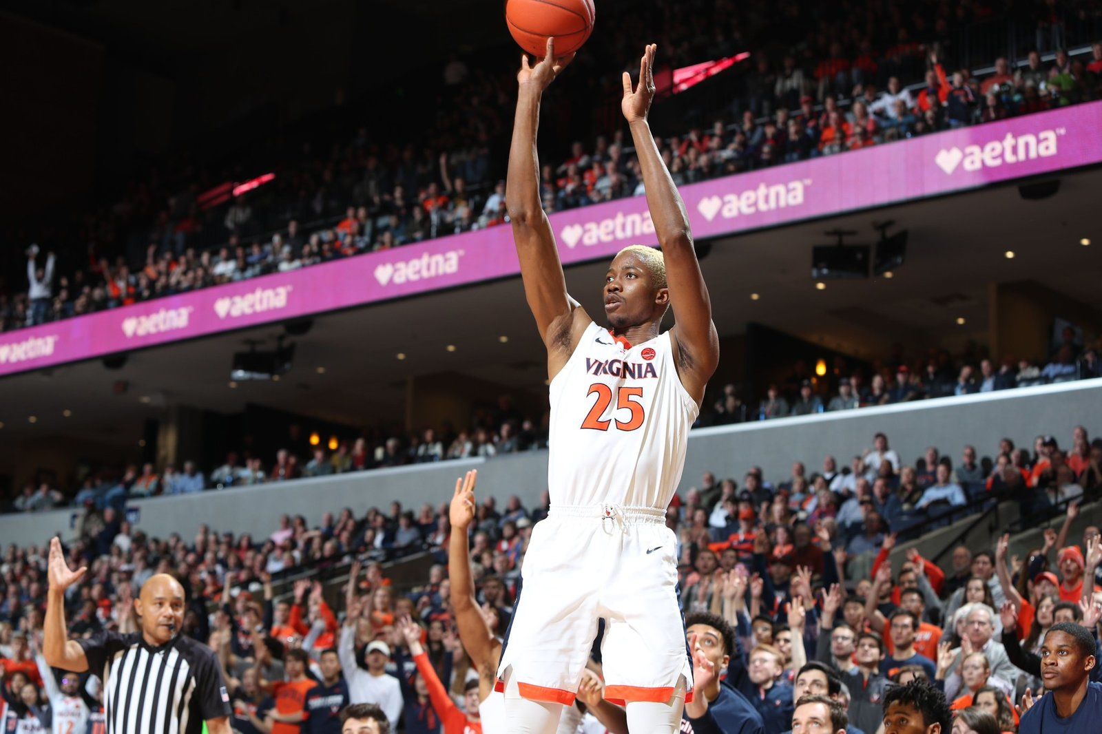 NCAA : Mamadi Diakité mène Virginia à une victoire retentissante face à Florida State