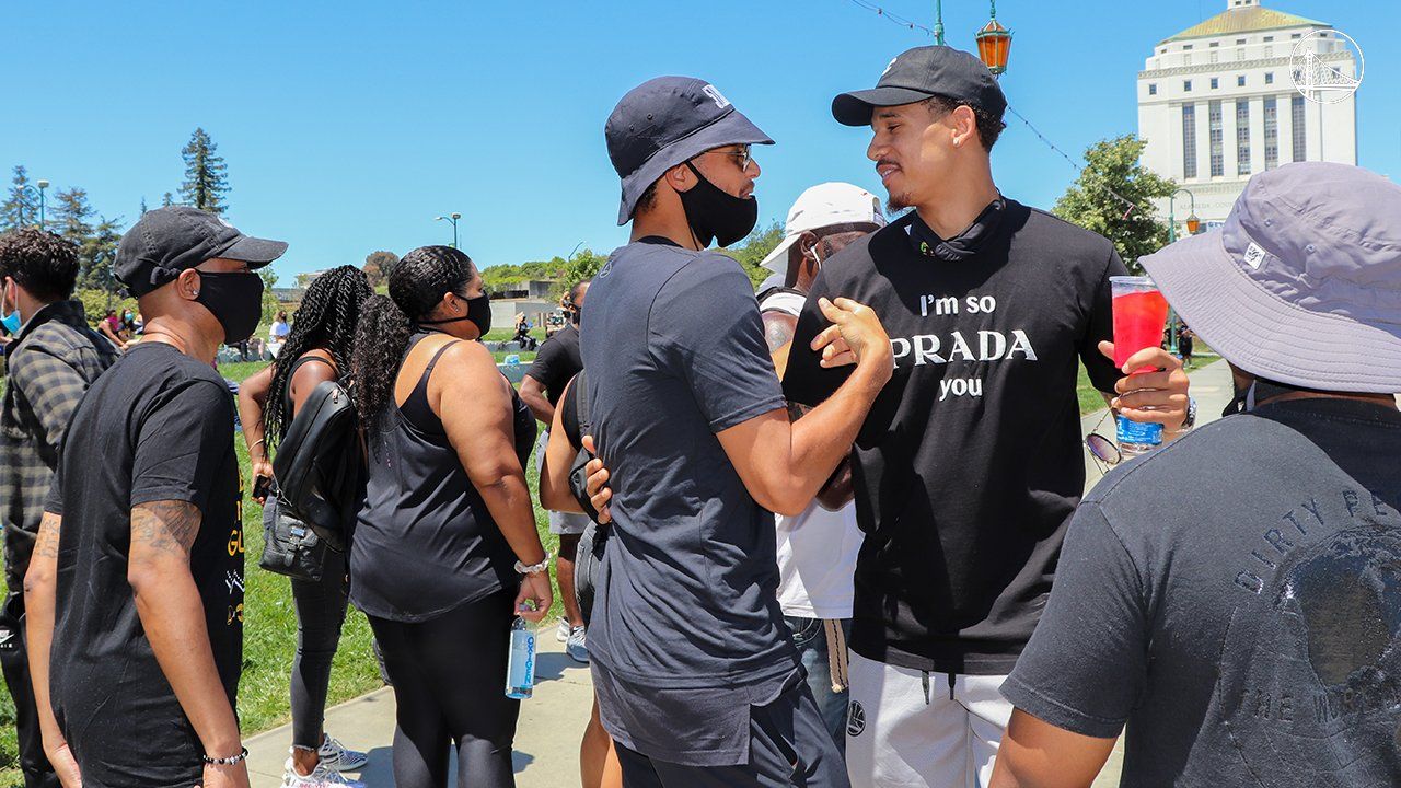 Black Lives Matter : Stephen Curry, Klay Thompson et les Warriors dans les rues d'Oakland pour demander Justice !