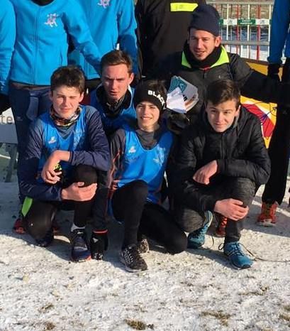 Les jeunes et leur coach.