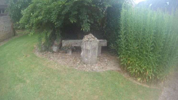 Dans tous les recoins du hameau du Bas Bésier on trouve des pierres liées au culte de Saint Ortaire