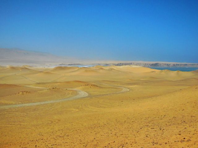 la côte, le désert, les lignes de Nazca, l'arrivée dans la vallée de Nazca 