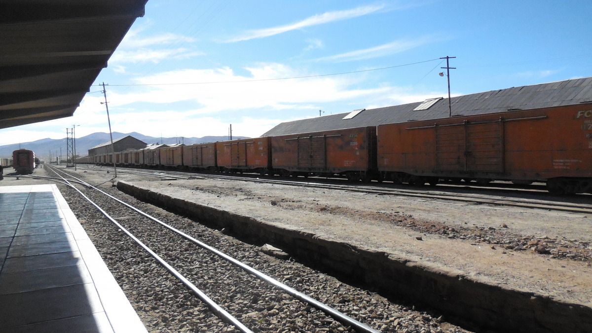 Notre " wagonetta cuatro por cuatro" -  le cimetière de trains du sud Lipez