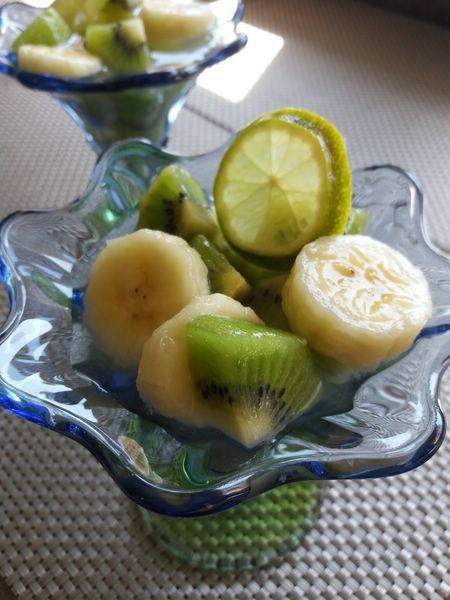 Salade de kiwis et bananes au thé vert