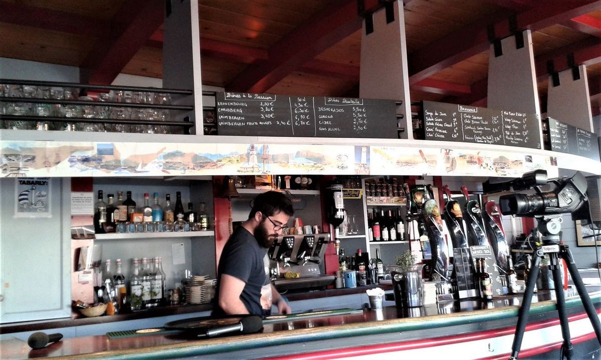 Dans le bar du CNL