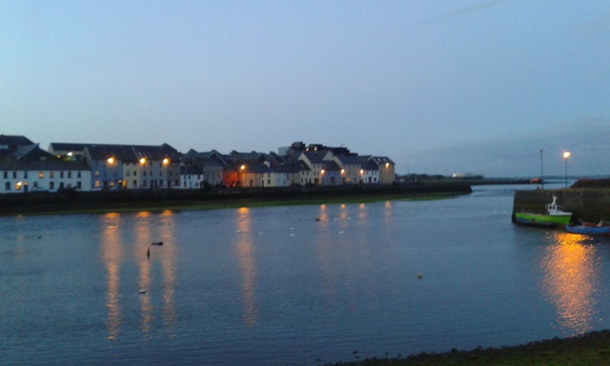 Claddagh by night