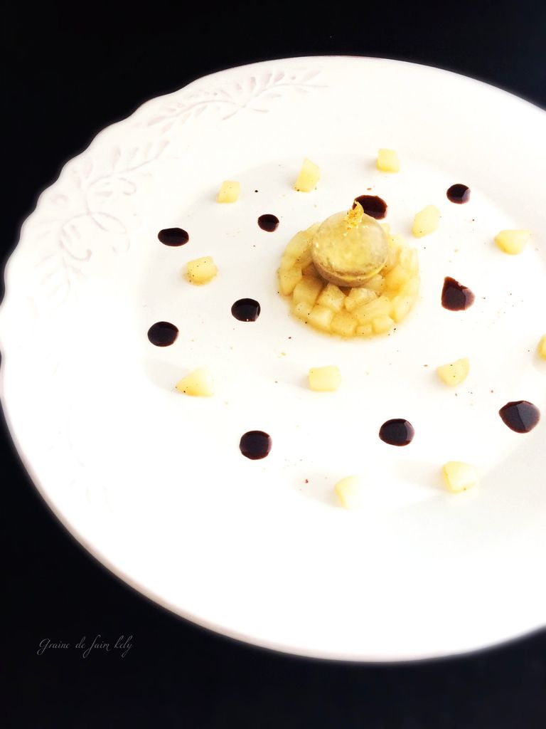 Délice de foies de volaille au Riesling, gelée de Sauternes et sa brunoise de poires